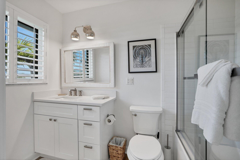 Bathroom 4, 1929 Georgia Avenue, Charlotte