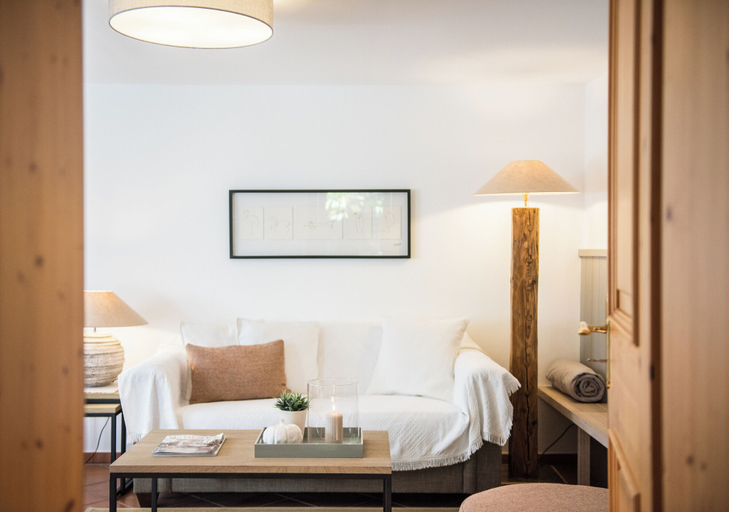 Bedroom 3, Haus Lesch - Stilvolle Appartements mit tollem Bergblick in Kreuth am Tegernsee, Miesbach