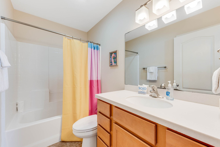 Bathroom, Blue Fin Beach House, Nueces