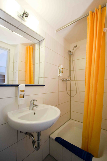 Bathroom 5, Hotel Transit Loft Berlin, Berlin