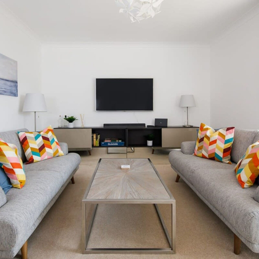 Room 4, Modern Stylish Seaside Family Home, West Sussex