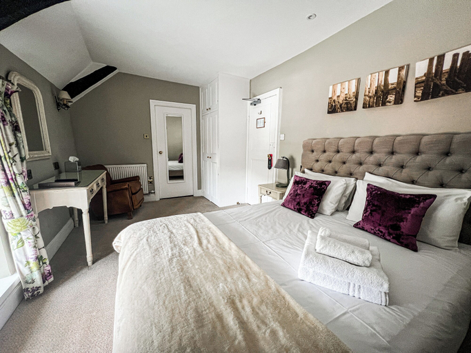 Bedroom 2, Rising Sun Hotel, Devon