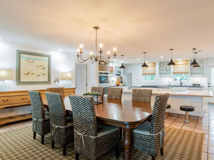 Food & Drinks 5, Blue Heron by Southern Vacation Rentals, Escambia