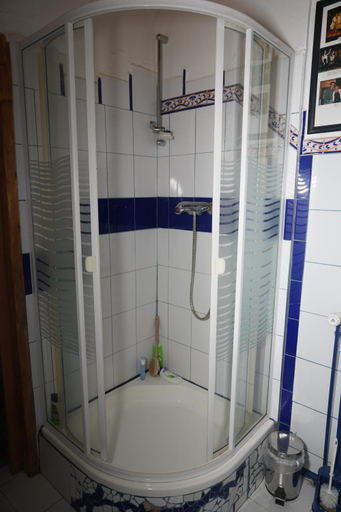 Bathroom 2, Wohnstudio in umgebauter Scheune, Liezen