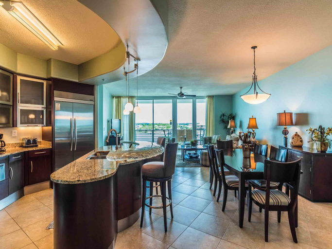 Food & Drinks, Bella Luna #404 by Southern Vacation Rentals, Escambia