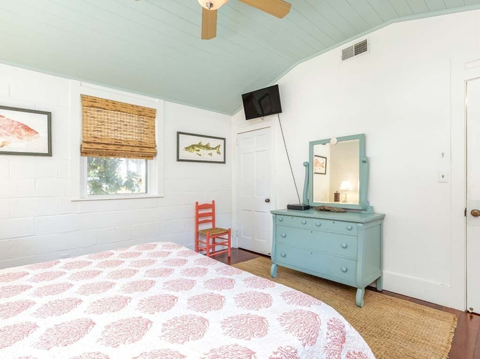 Bedroom 2, Sunny Daze by Tybee Vacation Rentals, Chatham