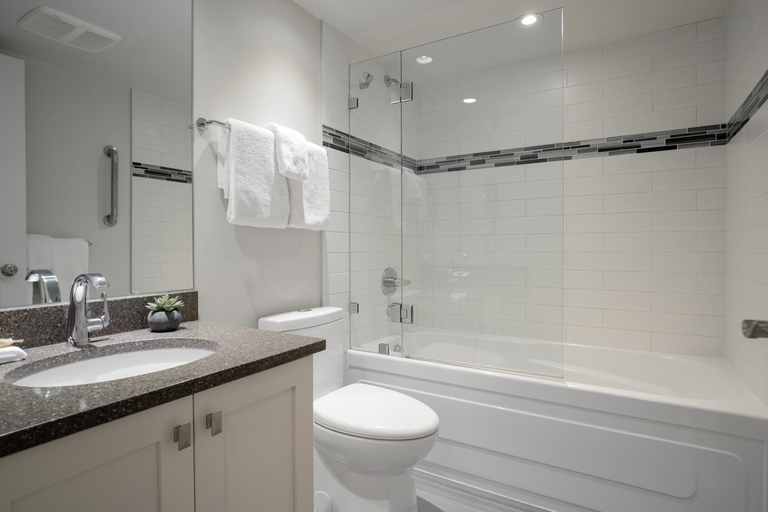 Bathroom, 1BR Ski-in and ski-out access by Harmony Whistler, Squamish-Lillooet