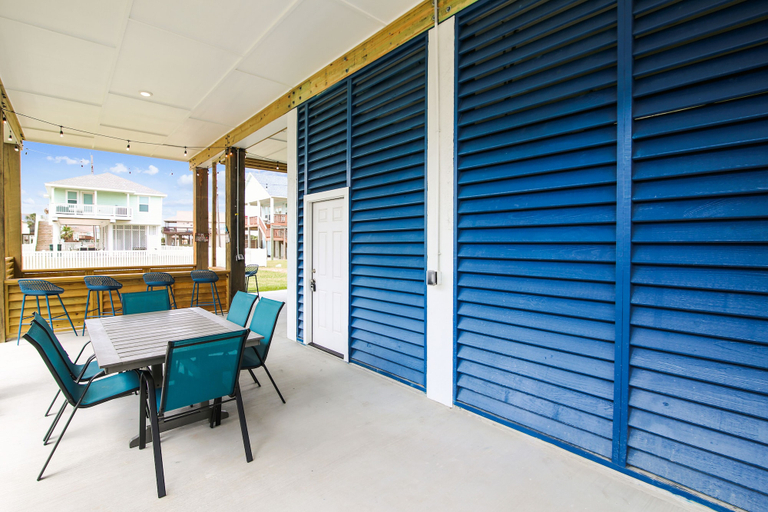 Others 5, Blue Escape, Galveston