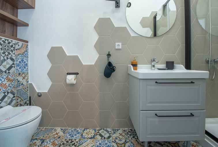 Bathroom 4, Kotor Nest