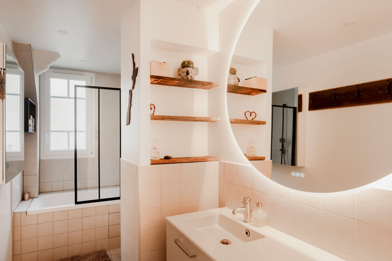 Bathroom, Paris Trocadero Elegant Residence, Paris