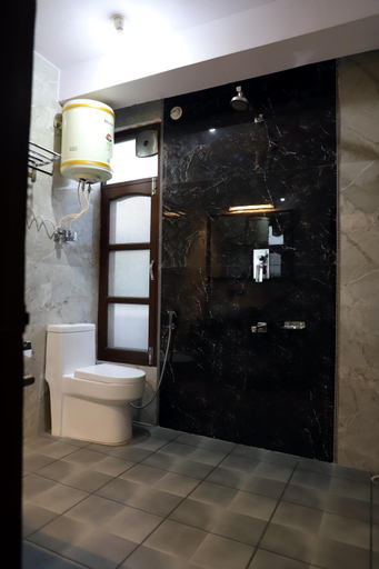 Bathroom 5, Royal Inn Rewalsar, Mandi