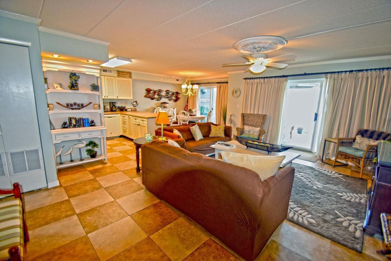 Living area 4, Harbour Island 102M 2 Bedroom Condo by RedAwning, Worcester
