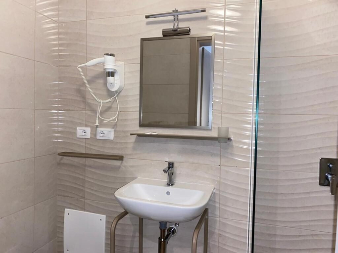 Bathroom 5, FLLAD RESORT & SPA, Kavajës
