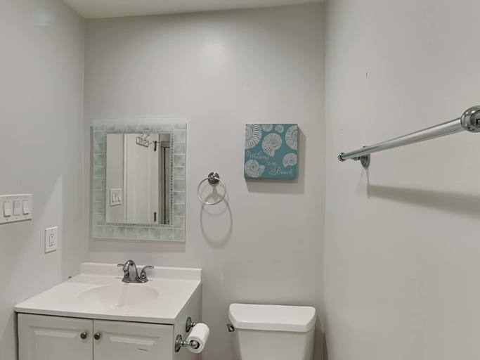 Bathroom 3, Tybee Sun and Stars by Tybee Vacation Rentals, Chatham