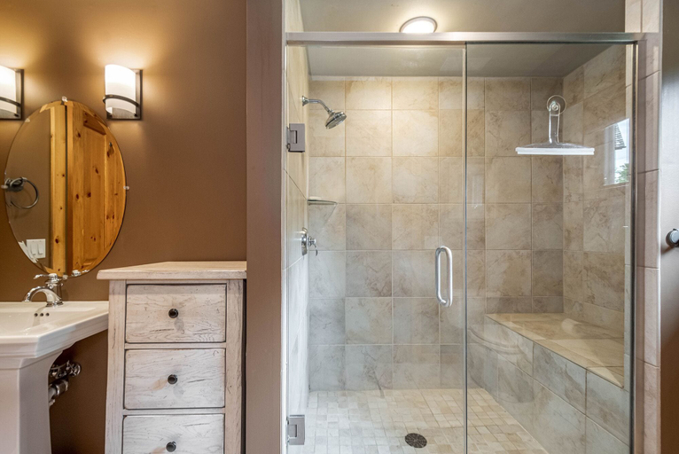 Bathroom 3, Millionaires Retreat, Garrett