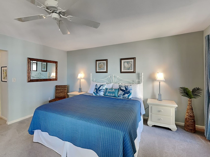 Bedroom 2, Island Reef 304 by Distinctive Beach Rentals, Lee