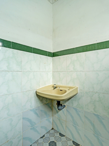 Bathroom 3, OYO Collection O 91125 Puri Dewa Bharata, Badung