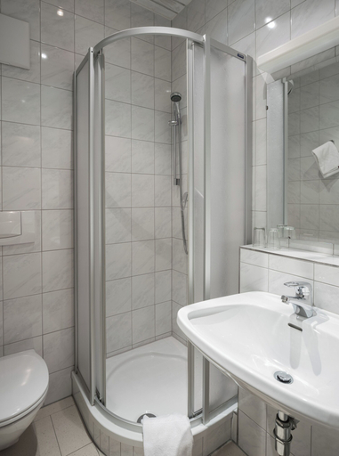 Bathroom 5, Hotel Admiral, Wien
