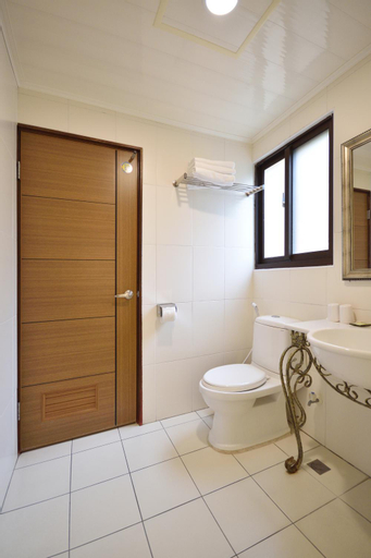Bathroom 7