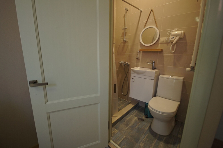 Bathroom 4, Hotel Cordata, Tbilisi