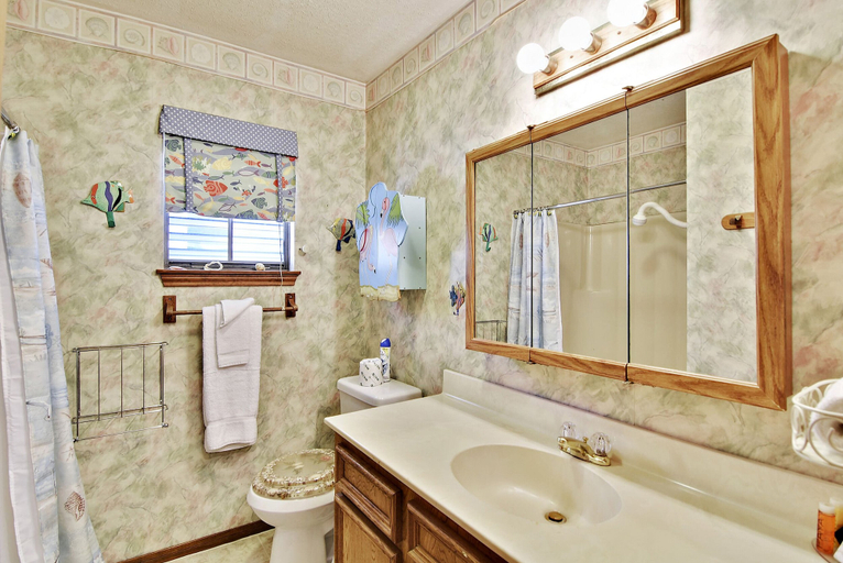 Bathroom 4, The Bent Rod, Galveston