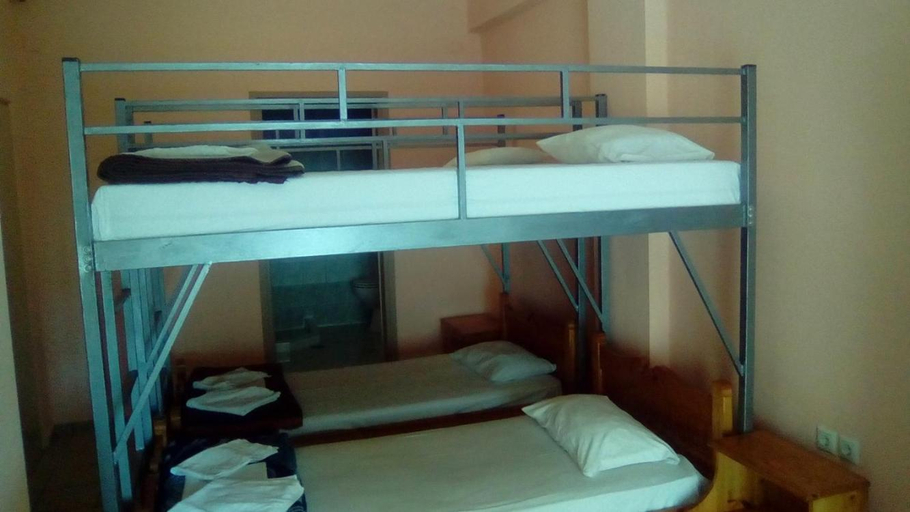 Others 3, Constantinos Budget Beds, Crete