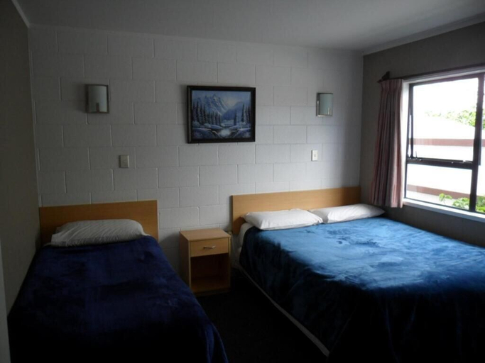Bedroom 3, Loredo Motel, Far North