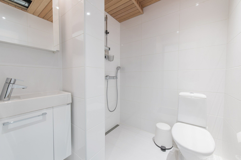 Bathroom 3, Forenom Apartments Helsinki Lauttasaari, Uusimaa