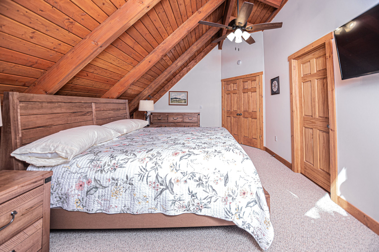 Bedroom 2, Maplewood Cottage, Garrett