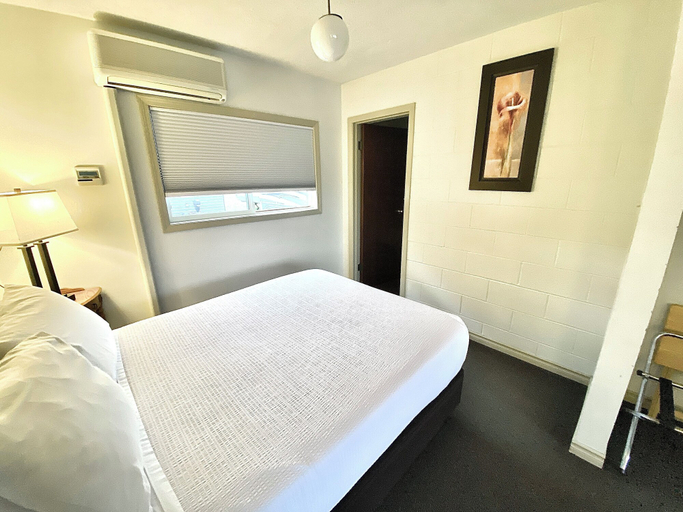 Bedroom 3, Arbutus Grove Motel, Nanaimo