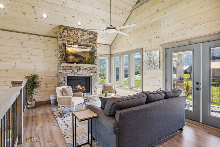 Others 4, Peaceful Pastures 4 Bedroom Cabin by RedAwning, Sevier