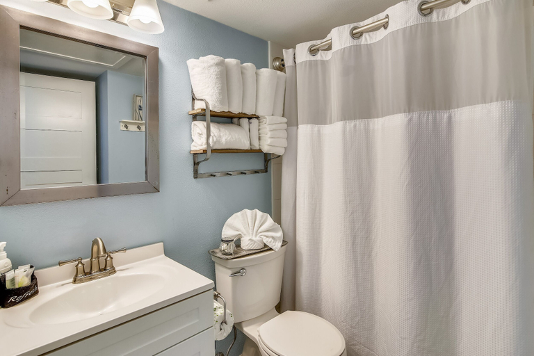Bathroom, Casa Del Mar 208 - Red, White & Beach, Galveston