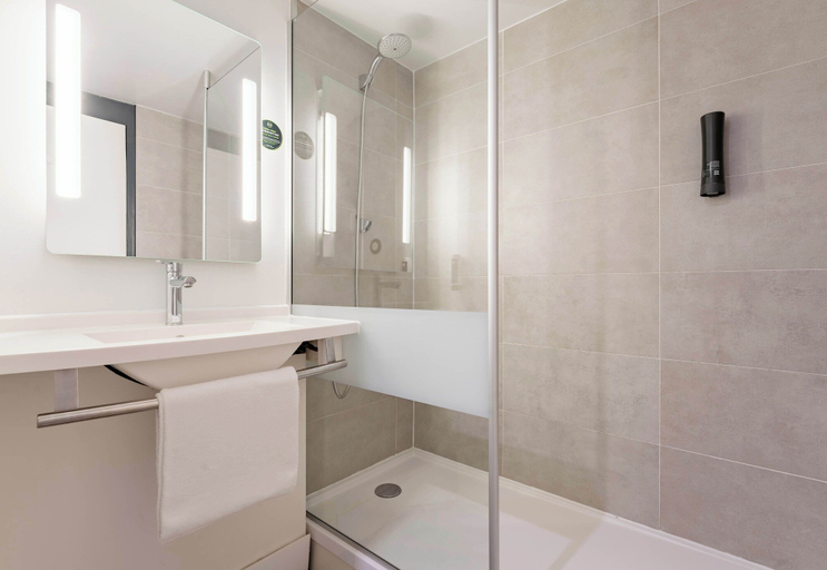 Bathroom 5, B&B HOTEL Valenciennes Sud, Nord