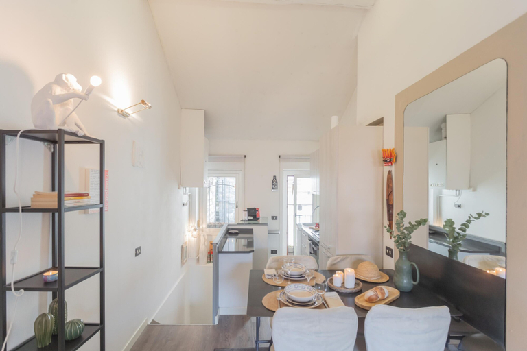 Room 5, Pretty Studio in old Town, Como