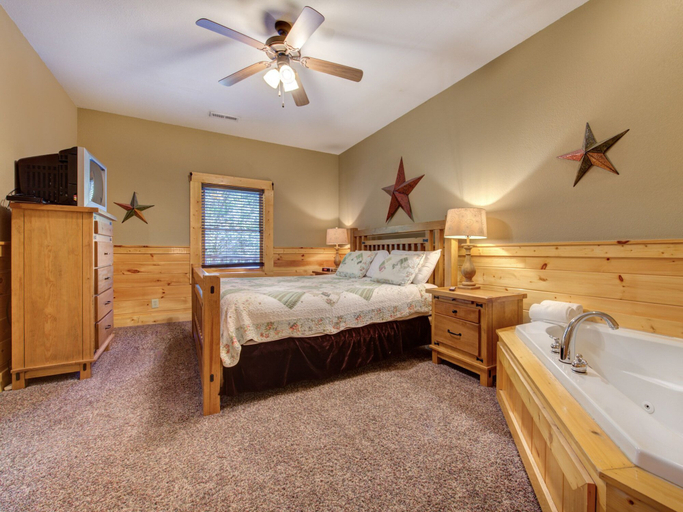 Bedroom 2, Moonlight Theater Lodge, Sevier
