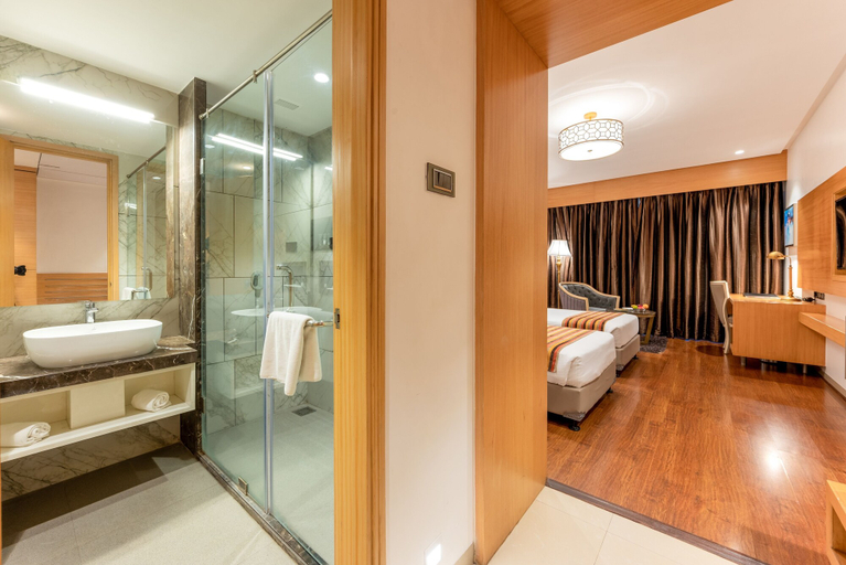 Bathroom 4, Express Inn The Business Luxury Hotel, Nashik