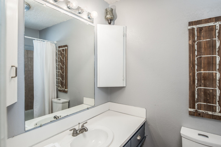 Bathroom 3, Fawn Crossing, Lincoln