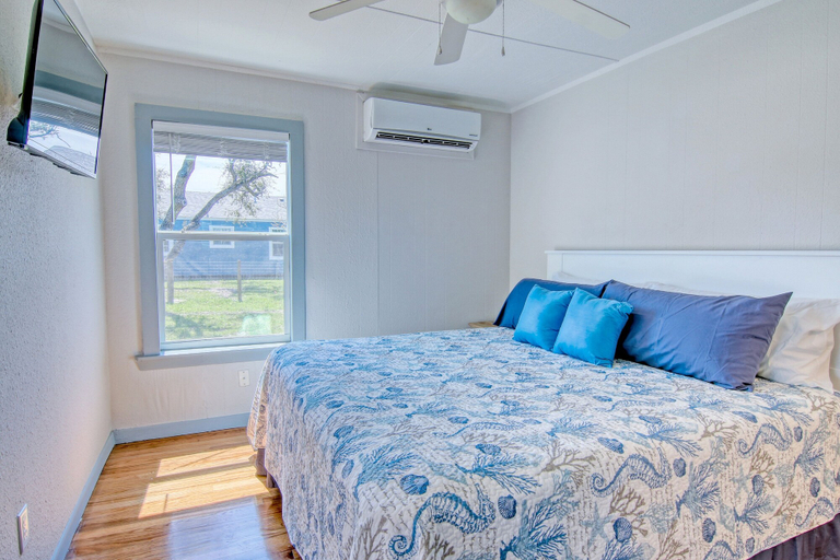 Room 2, Muizenberg 6031rpb 3 Bedroom Home by RedAwning, Aransas