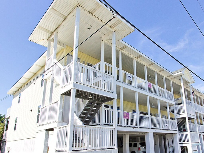 Exterior & Views, Idle A While 2B, Chatham