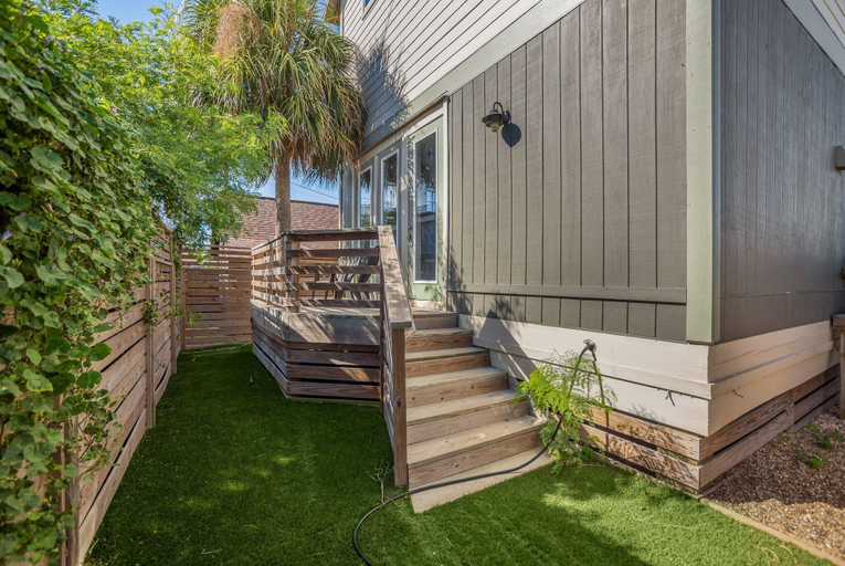 Exterior & Views 2, The Oyster House - Pet Friendly, Nueces