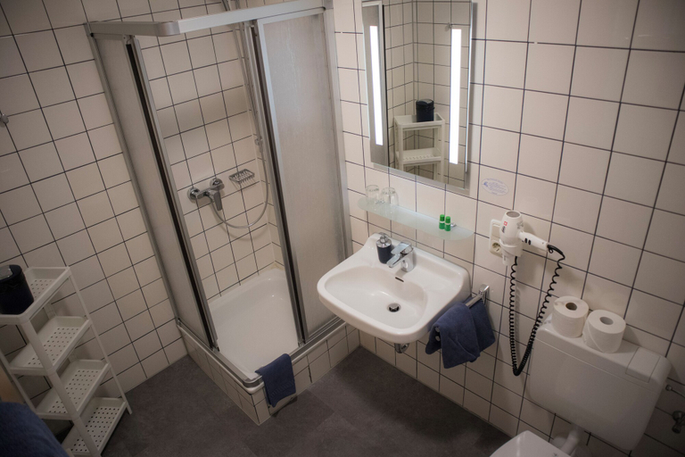 Bathroom 5, Hotel Am Friesenstrand, Wesermarsch