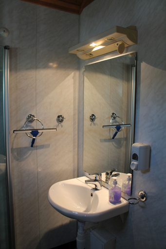 Bathroom 4, Lofoten Camp Storfjord, Vestvågøy