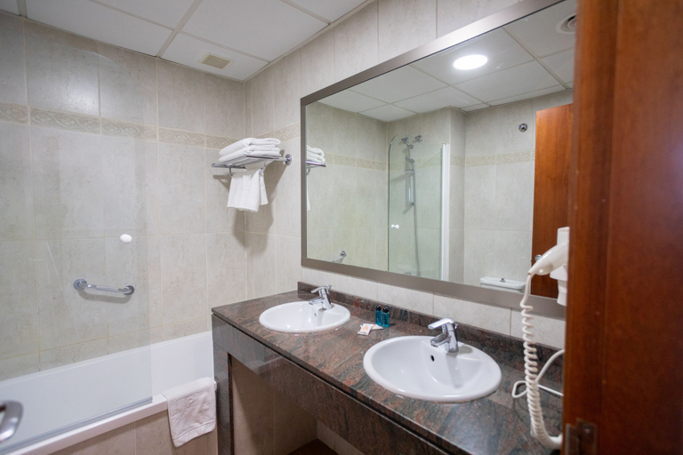 Bathroom 4, Hotel Cibeles Playa, Valencia