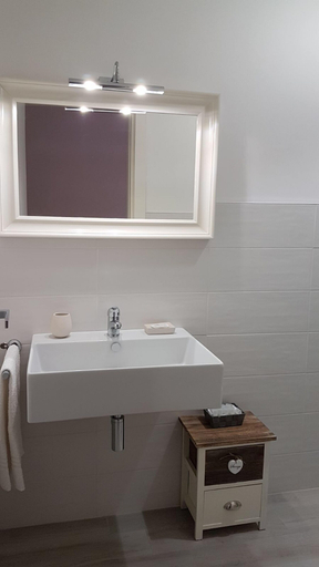Bathroom 4, La Coffa, Syracuse