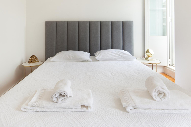 Others 2, Room With Private Bathroom -Alcantara, Lisbon