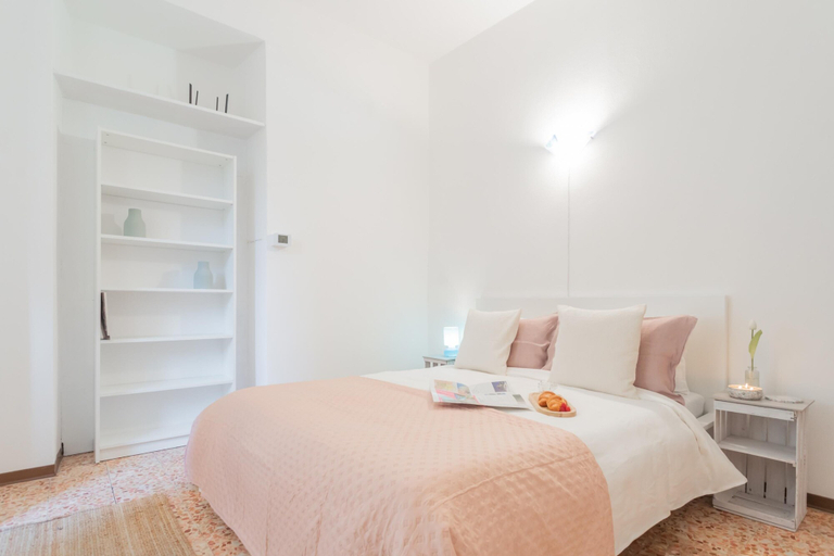 Room 5, Nonna Tere Apartment, Como