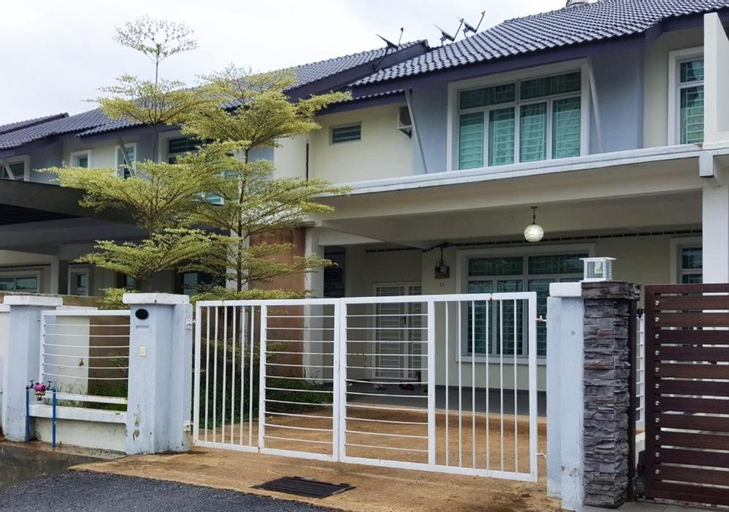 Anugerah Homestay Islam Ayer Keroh, 4 bilik tidur & 4 bilik air, Malacca City