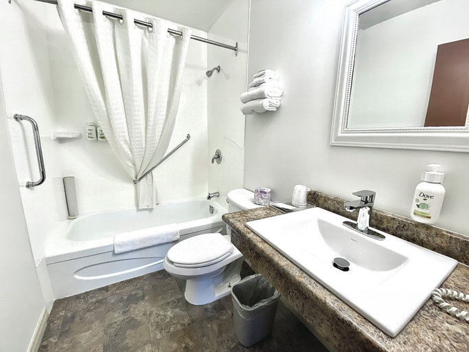 Bathroom 4, Arbutus Grove Motel, Nanaimo