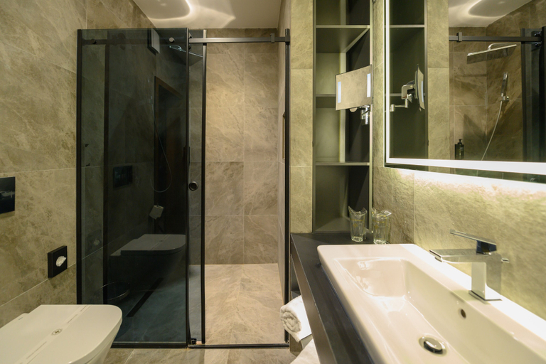Bathroom 3, Hotel Macedonia Square
