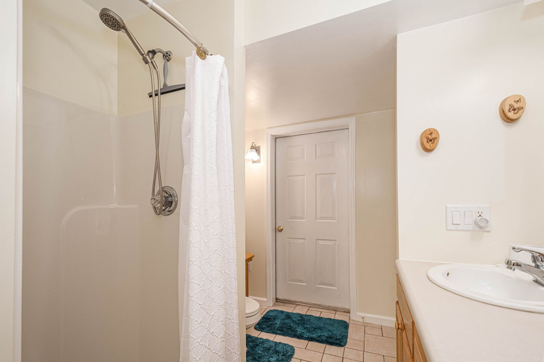 Bathroom 3, Captain's Cove, Garrett